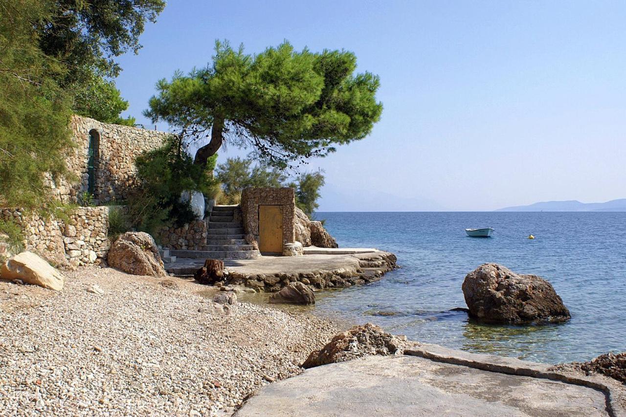 Family Friendly Apartments With A Swimming Pool Stanici, Omis - 18676 外观 照片