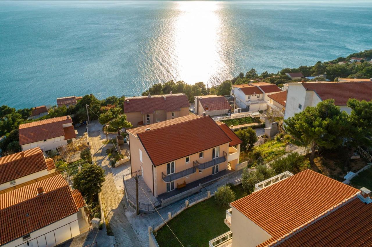 Family Friendly Apartments With A Swimming Pool Stanici, Omis - 18676 外观 照片