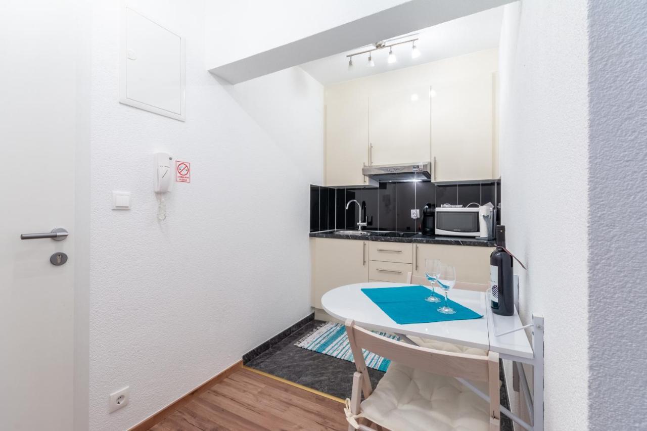 Family Friendly Apartments With A Swimming Pool Stanici, Omis - 18676 外观 照片