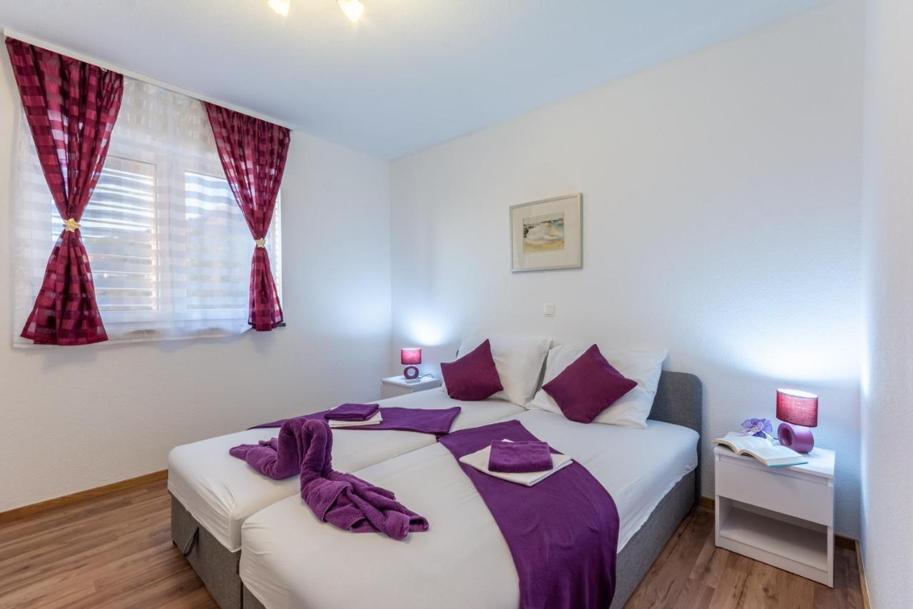 Family Friendly Apartments With A Swimming Pool Stanici, Omis - 18676 外观 照片