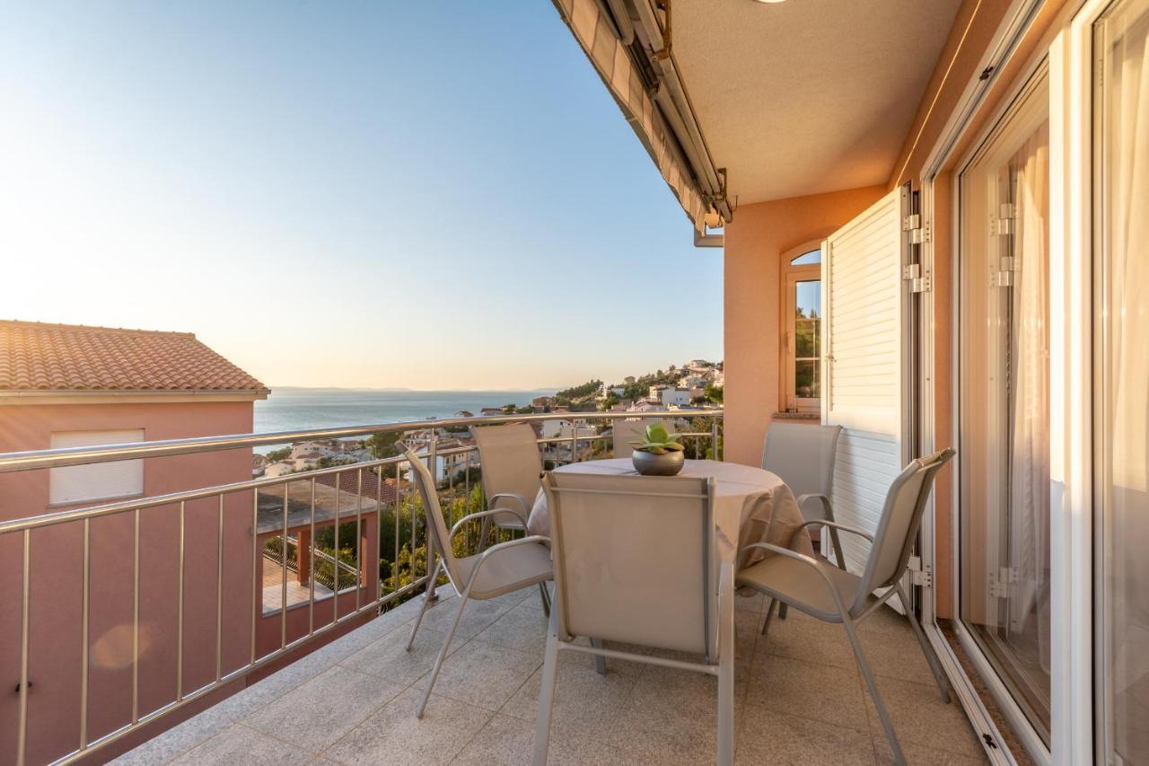 Family Friendly Apartments With A Swimming Pool Stanici, Omis - 18676 外观 照片