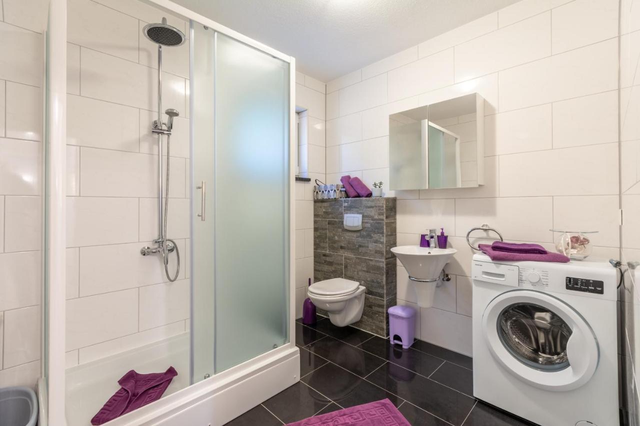 Family Friendly Apartments With A Swimming Pool Stanici, Omis - 18676 外观 照片