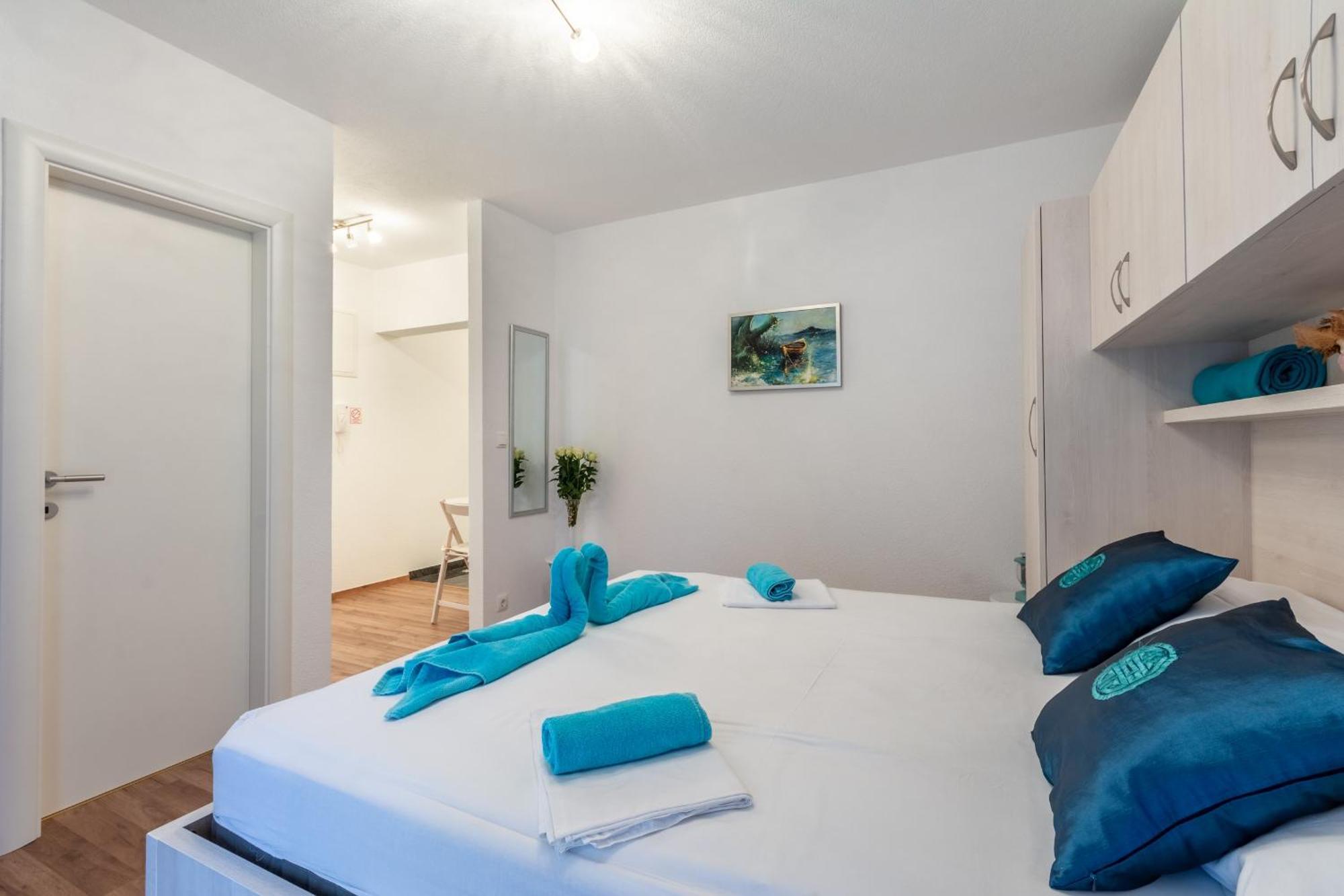 Family Friendly Apartments With A Swimming Pool Stanici, Omis - 18676 客房 照片